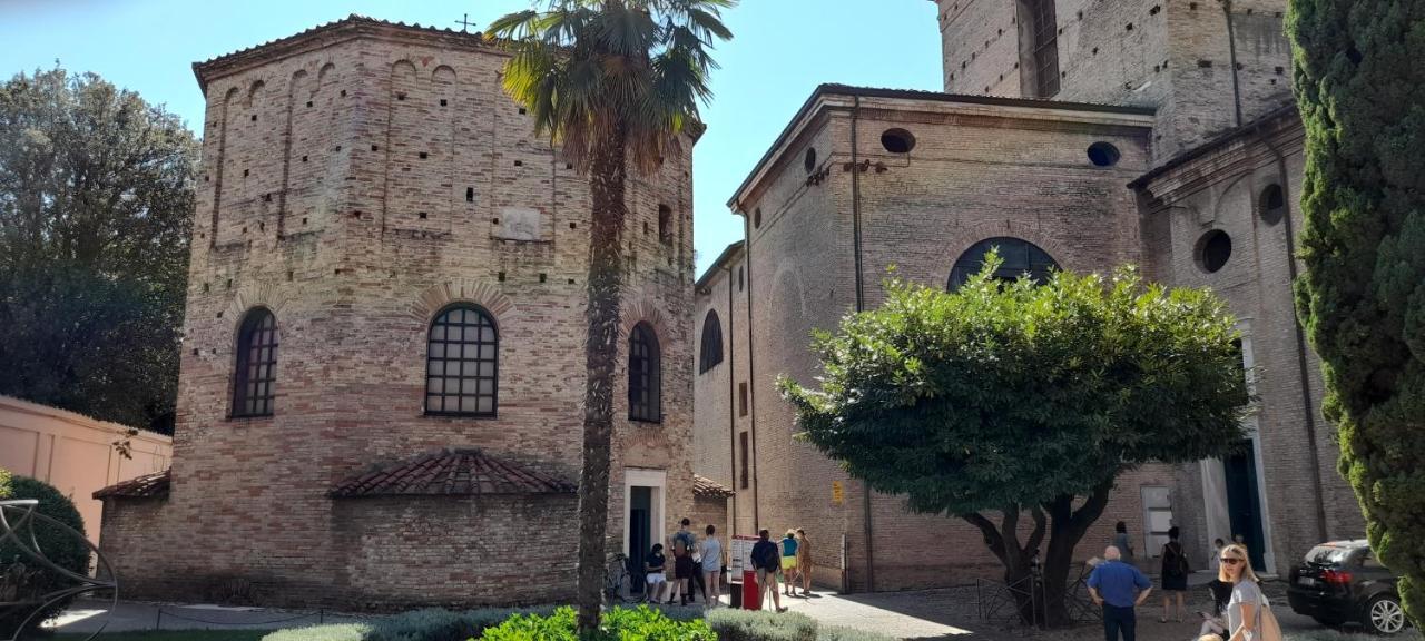 Corte Cavour. Una Mansarda Nel Cuore Della Citta ラヴェンナ エクステリア 写真